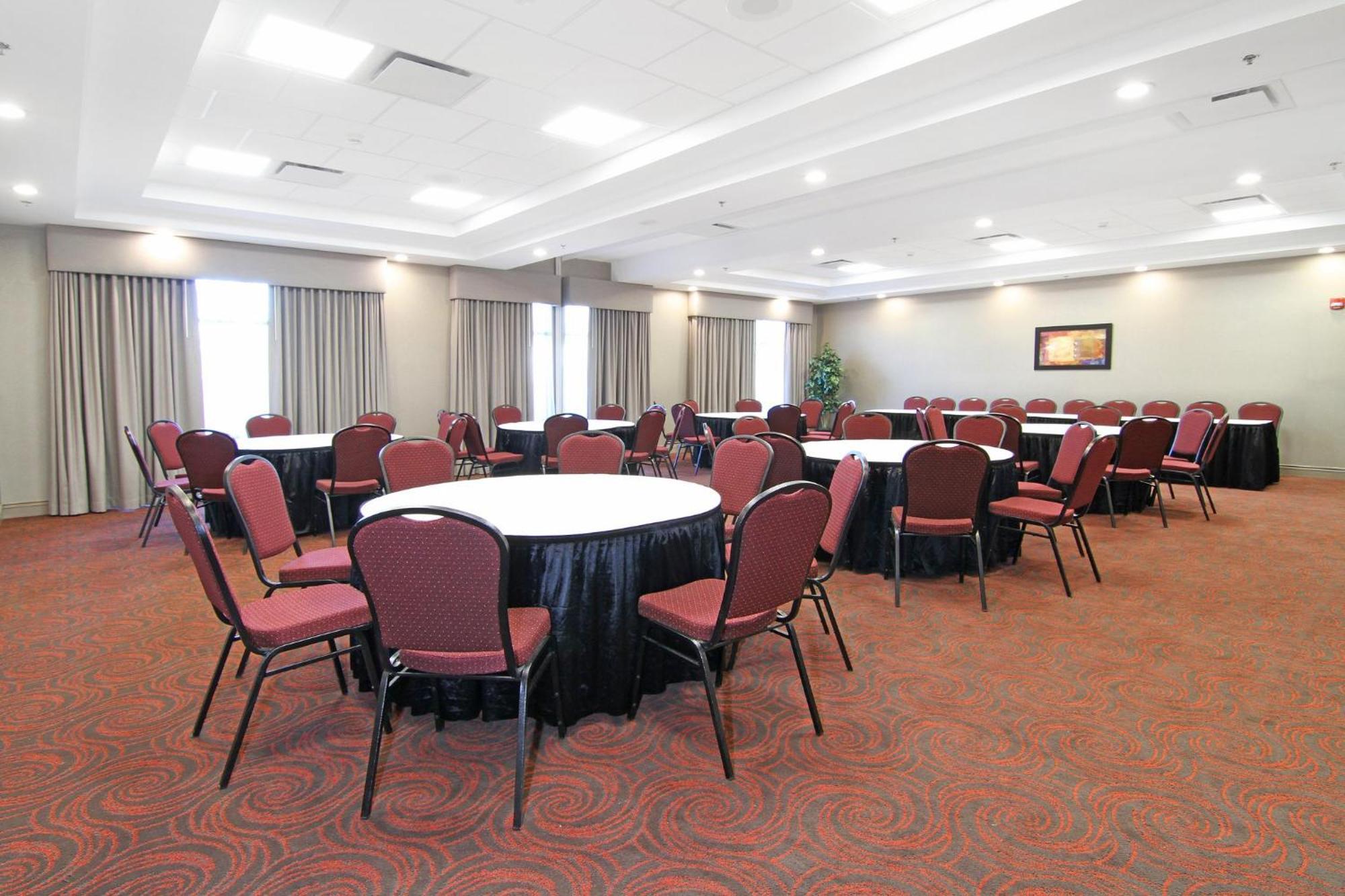 Holiday Inn Express And Suites Calgary University By Ihg Exterior foto